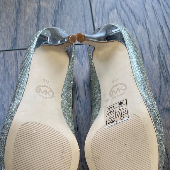 MICHAEL MICHAEL KORS Metallic York Platform Pumps Silver Sz 5 NWOB - Picture 7 of 9